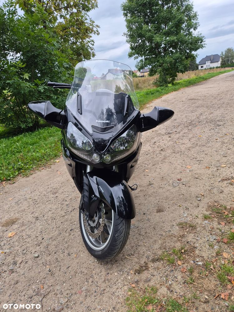 Kawasaki GTR - 4