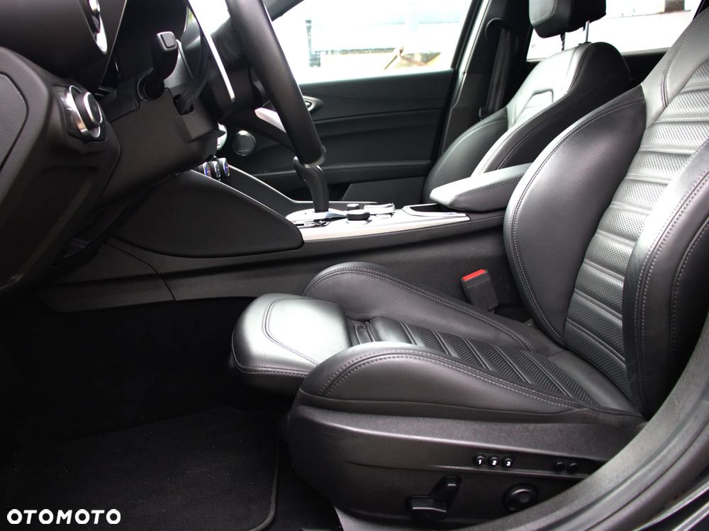 Alfa Romeo Giulia 2.0 Turbo Veloce Q4 - 19
