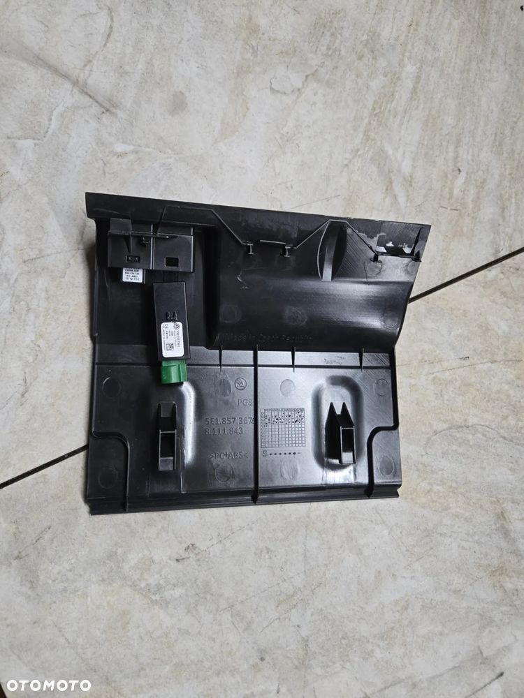 PANEL USB AUX DO SKODA OCTAVIA III - 1