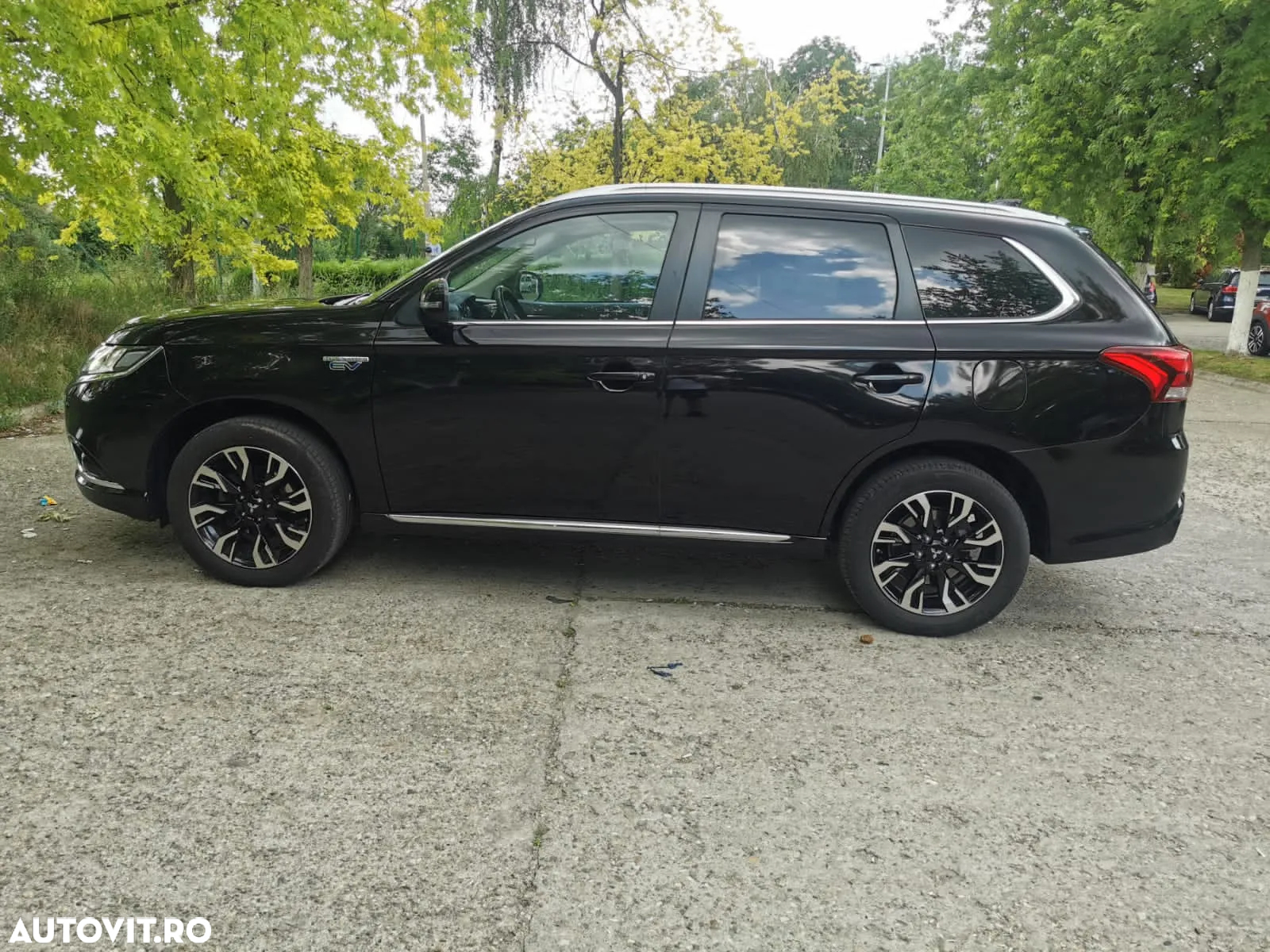 Mitsubishi Outlander 2.0 4WD Plug-In Hybrid Top - 3