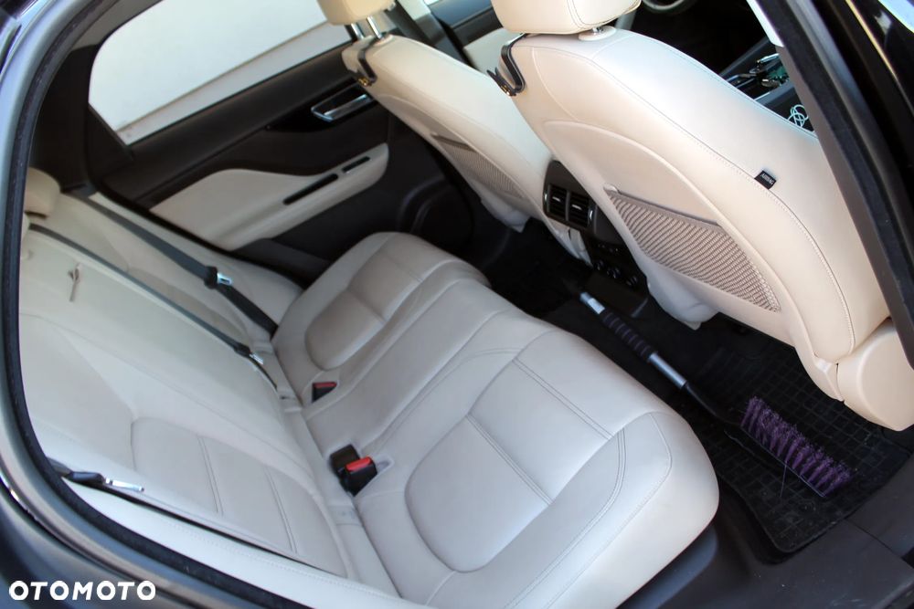 Jaguar F-Pace 20d AWD Prestige - 11