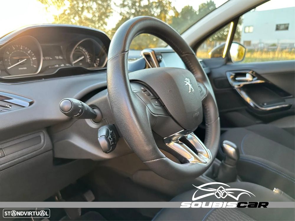 Peugeot 208 1.2 PureTech Signature - 16