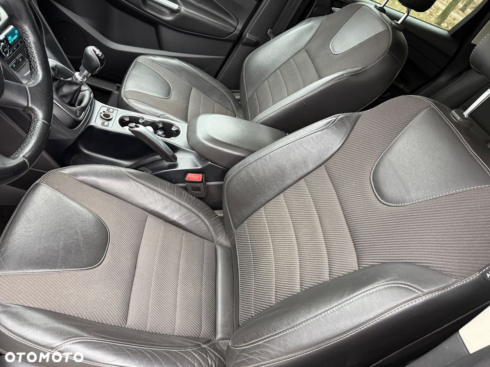 Ford Kuga 2.0 TDCi 4x4 Titanium - 22