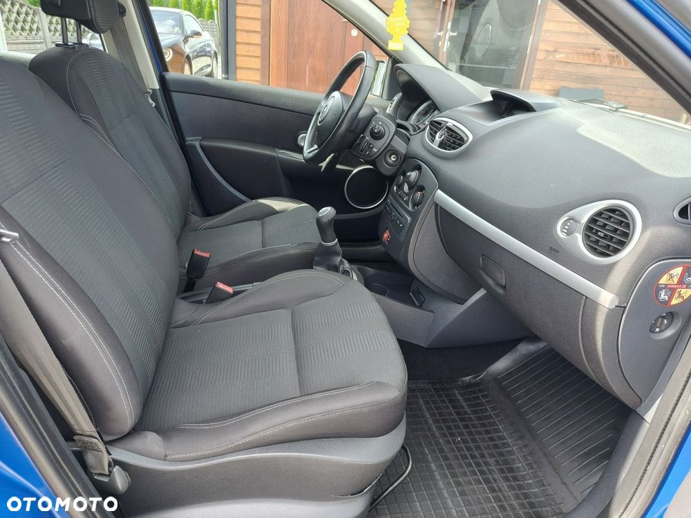 Renault Clio - 17