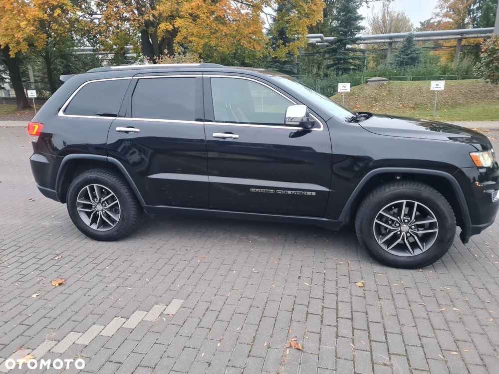 Jeep Grand Cherokee - 24