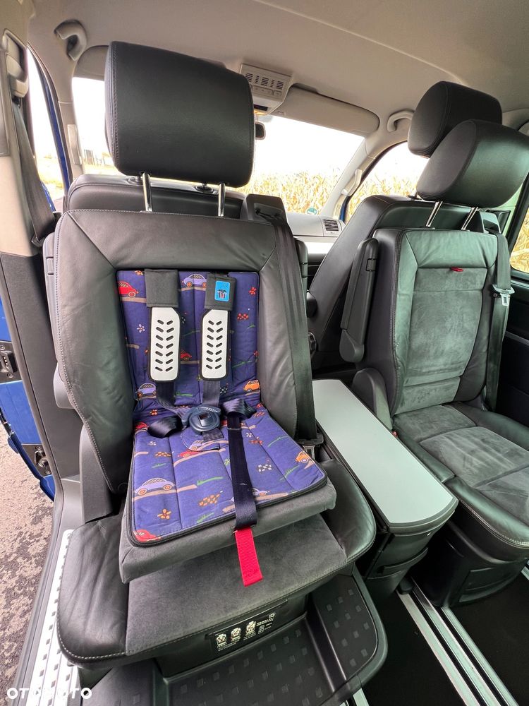 Volkswagen Multivan - 21