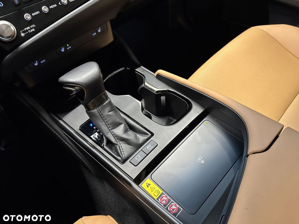Lexus ES 300h Business Edition - 23