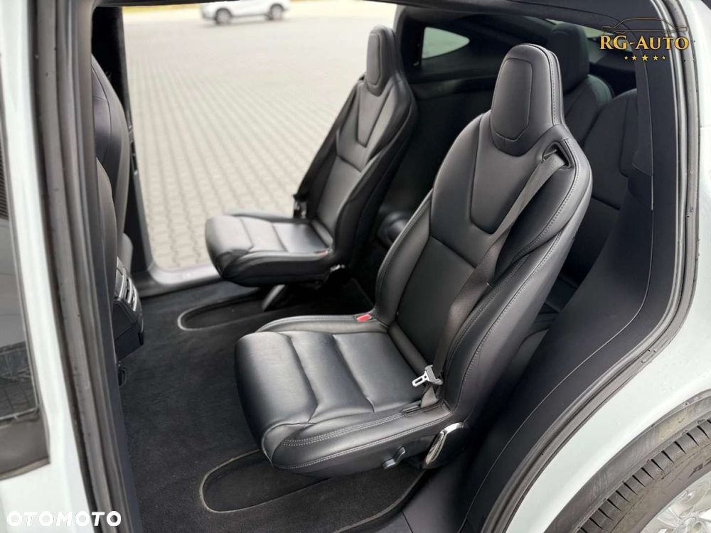 Tesla Model X - 33