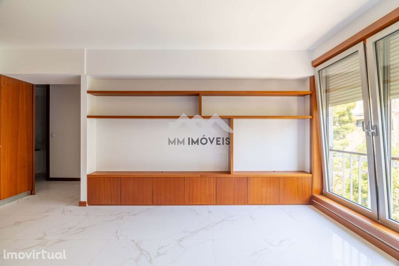 Apartamento T2 | Santa Catarina | Renovado | METRO | Elevador - Grande imagem: 3/29