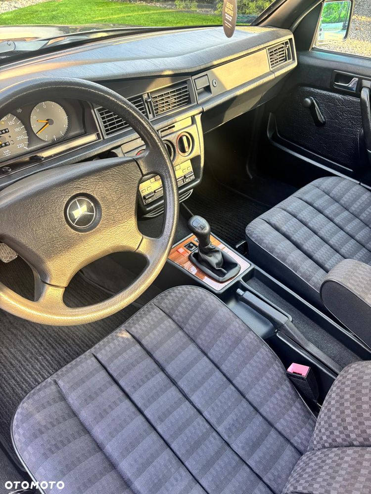 Mercedes-Benz W201 (190) - 4