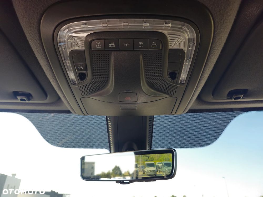 Mercedes-Benz Sprinter - 32