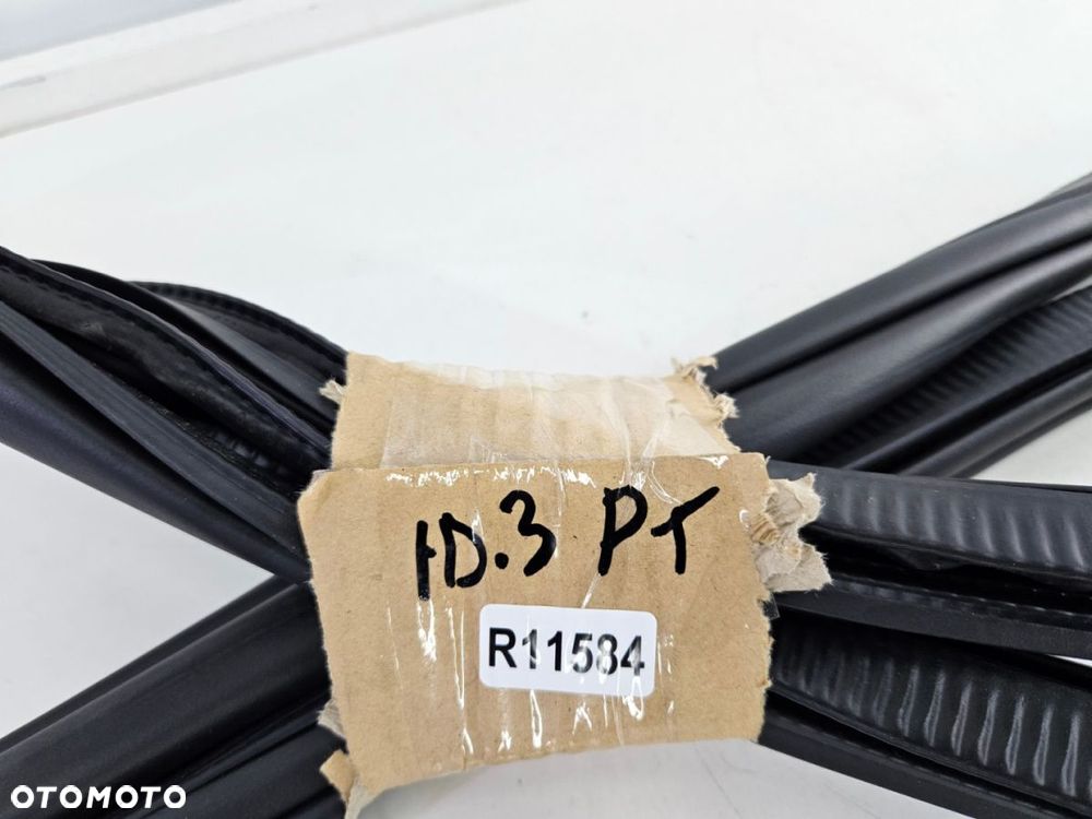 Uszczelka VW ID.3 id3 Cupra Born guma drzwi prawych tylnych wewnętrzna 10a867913 - 2