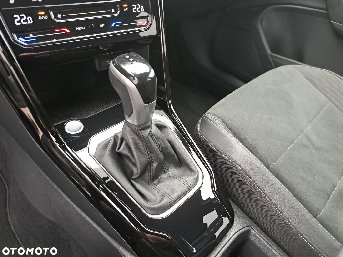 Volkswagen T-Roc - 15