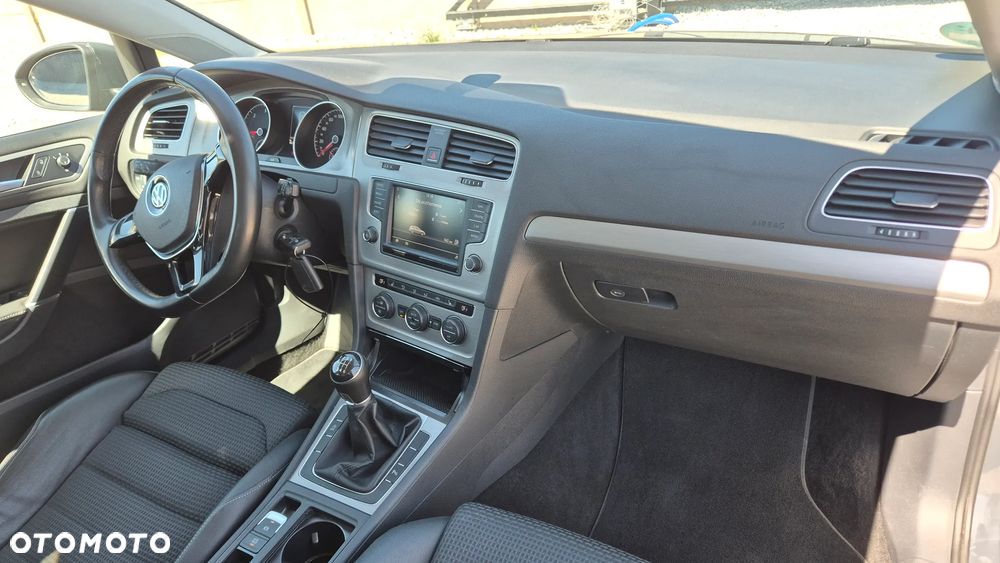 Volkswagen Golf - 39