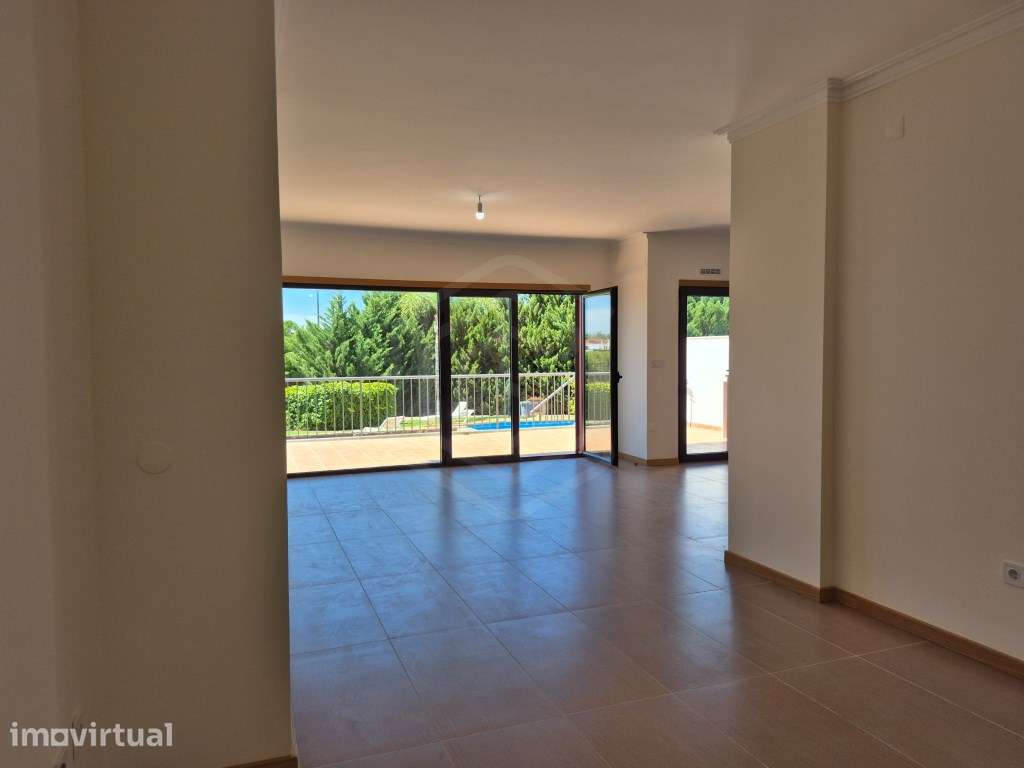 Moradia em banda T2+1 em condomínio na Guia, Algarve - Grande imagem: 4/57
