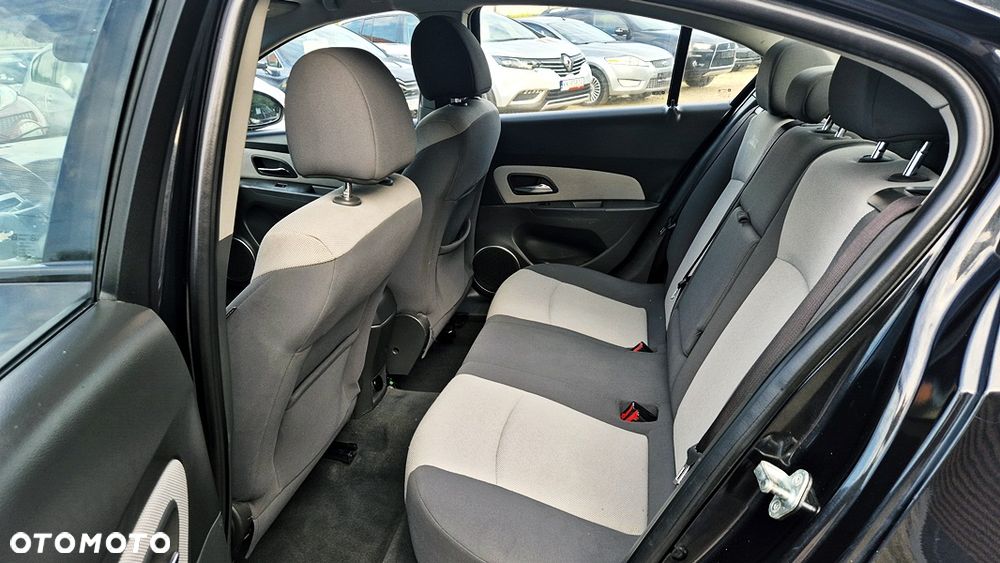 Chevrolet Cruze 1.6 LS - 31