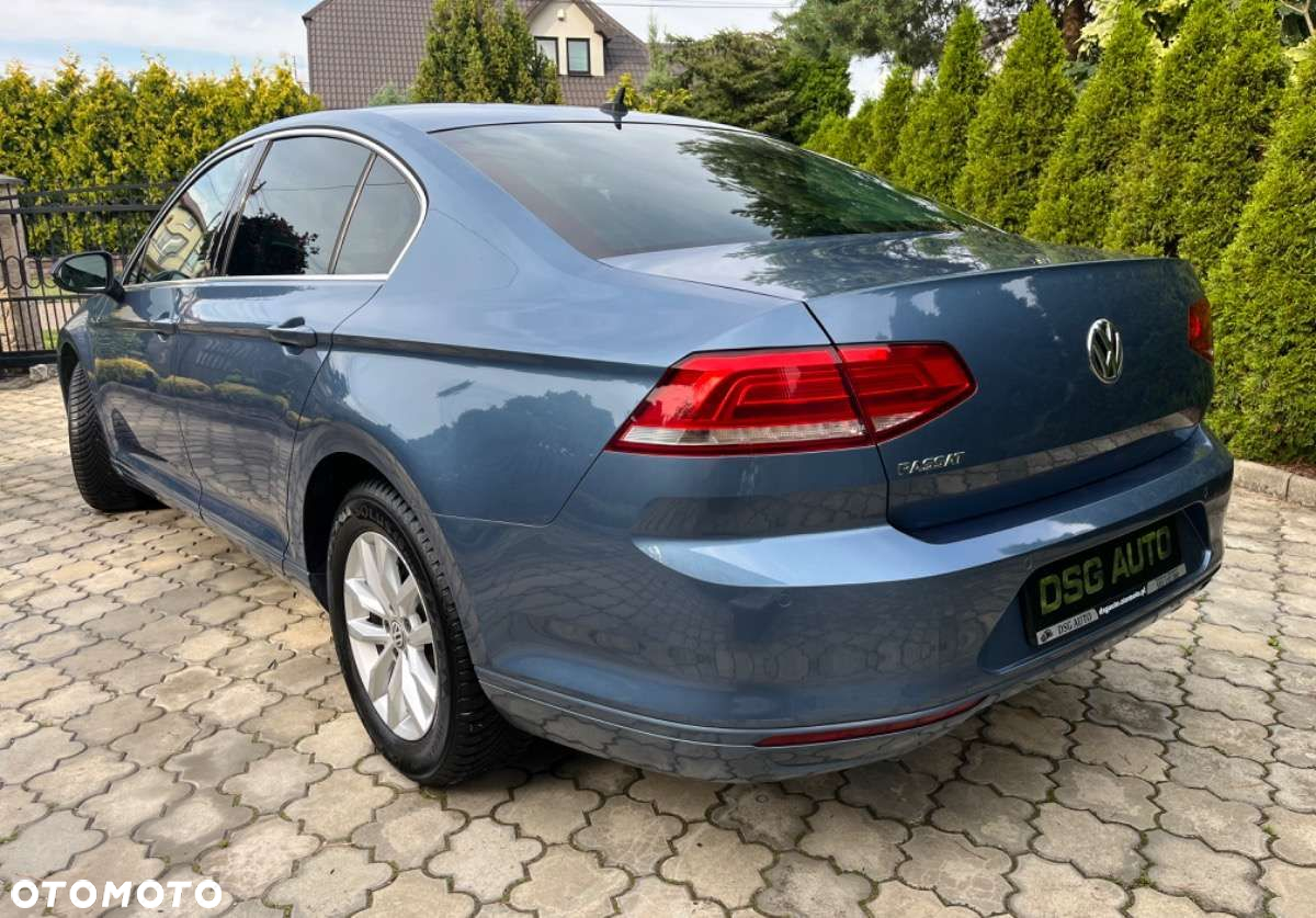 Volkswagen Passat - 11
