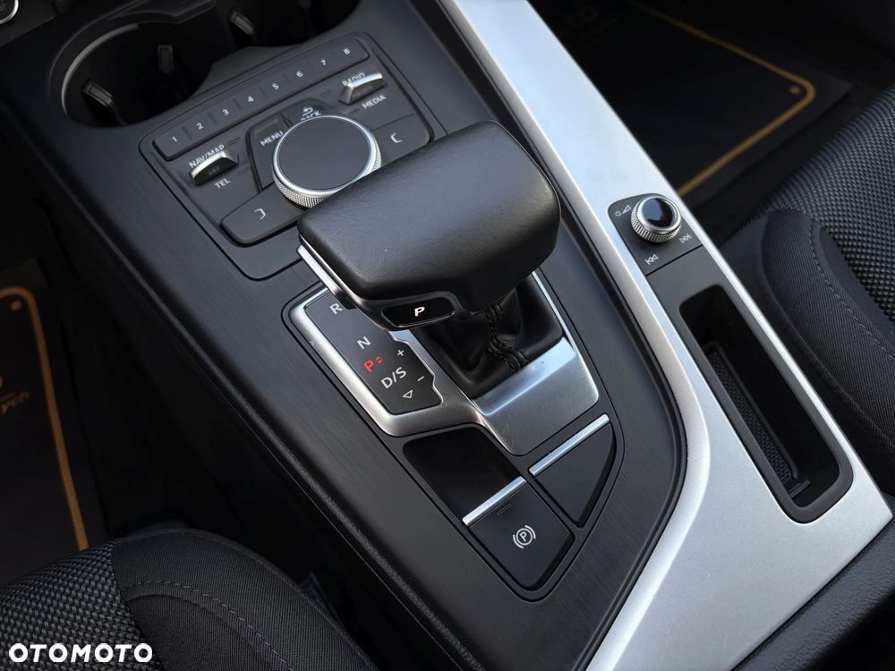 Audi A4 Limousine 2.0 TFSI ultra S tronic design - 32