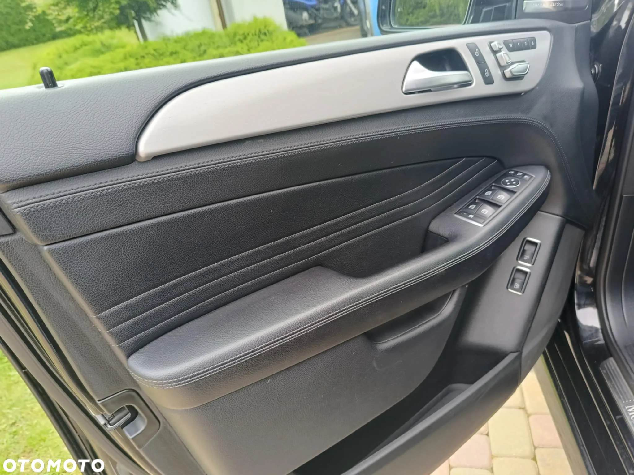 Mercedes-Benz GLE 500 e 4Matic 7G-TRONIC AMG Line - 29