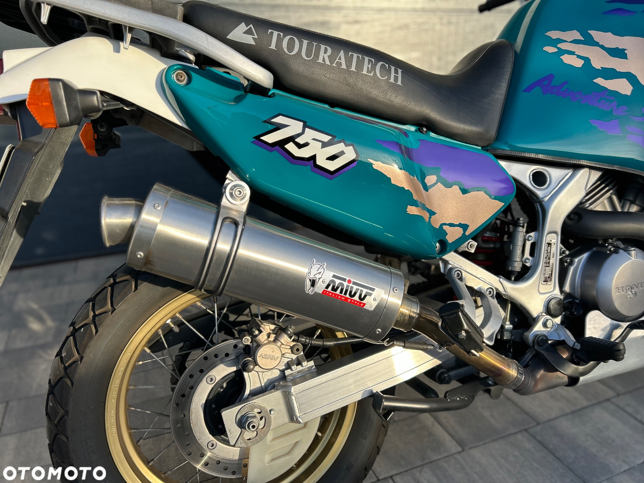 Honda XRV - 9