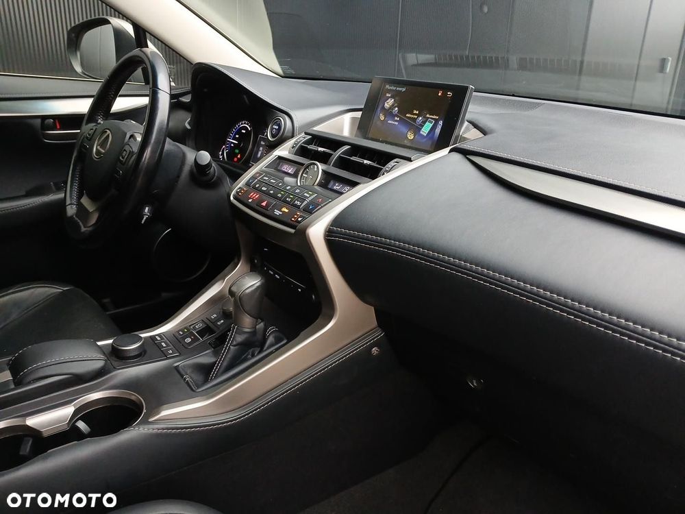 Lexus NX 300h Comfort AWD - 24