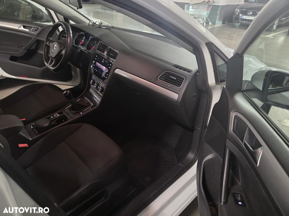 Volkswagen Golf - 12