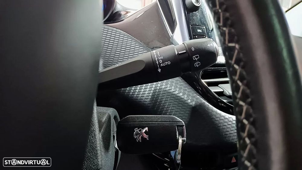 Peugeot 2008 1.2 PureTech Allure - 27