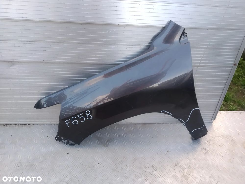 F318/F658 LEWY BŁOTNIK TOYOTA LAND CRUISER V8 2015- - 2