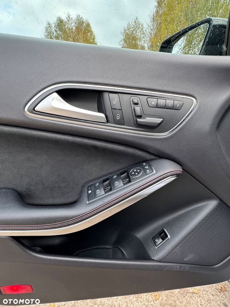 Mercedes-Benz CLA 45 AMG 4-Matic - 17