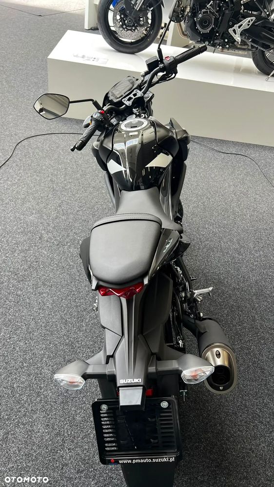 Suzuki GSX - 16