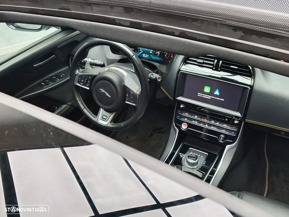 Jaguar XE P300 AWD Aut. Sport - 24