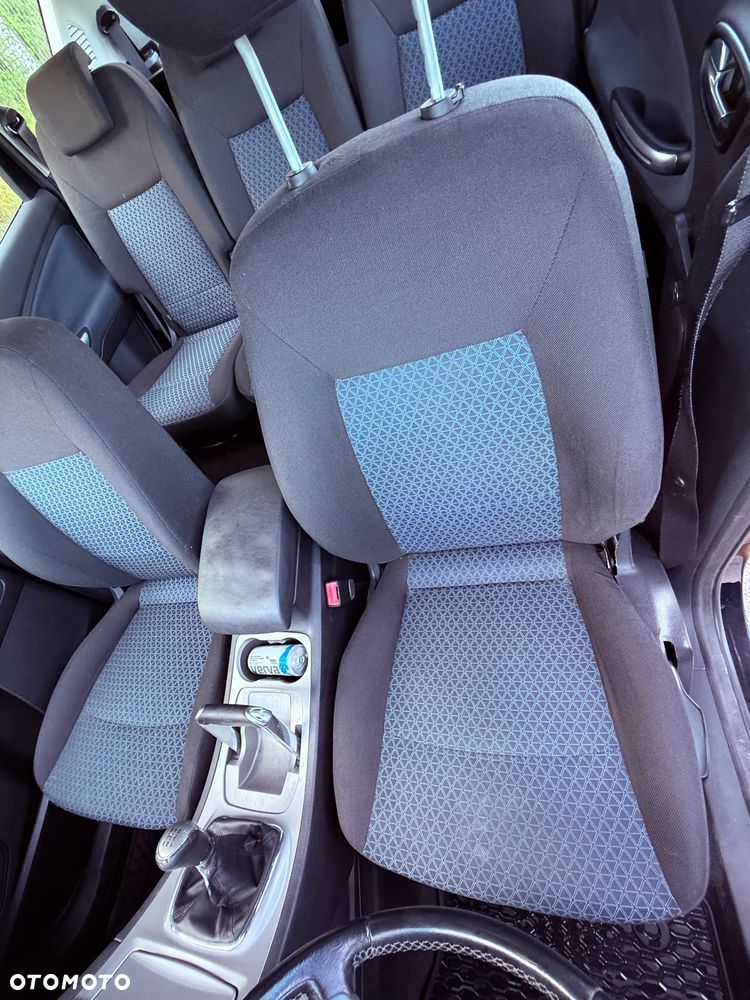 Ford S-Max - 13