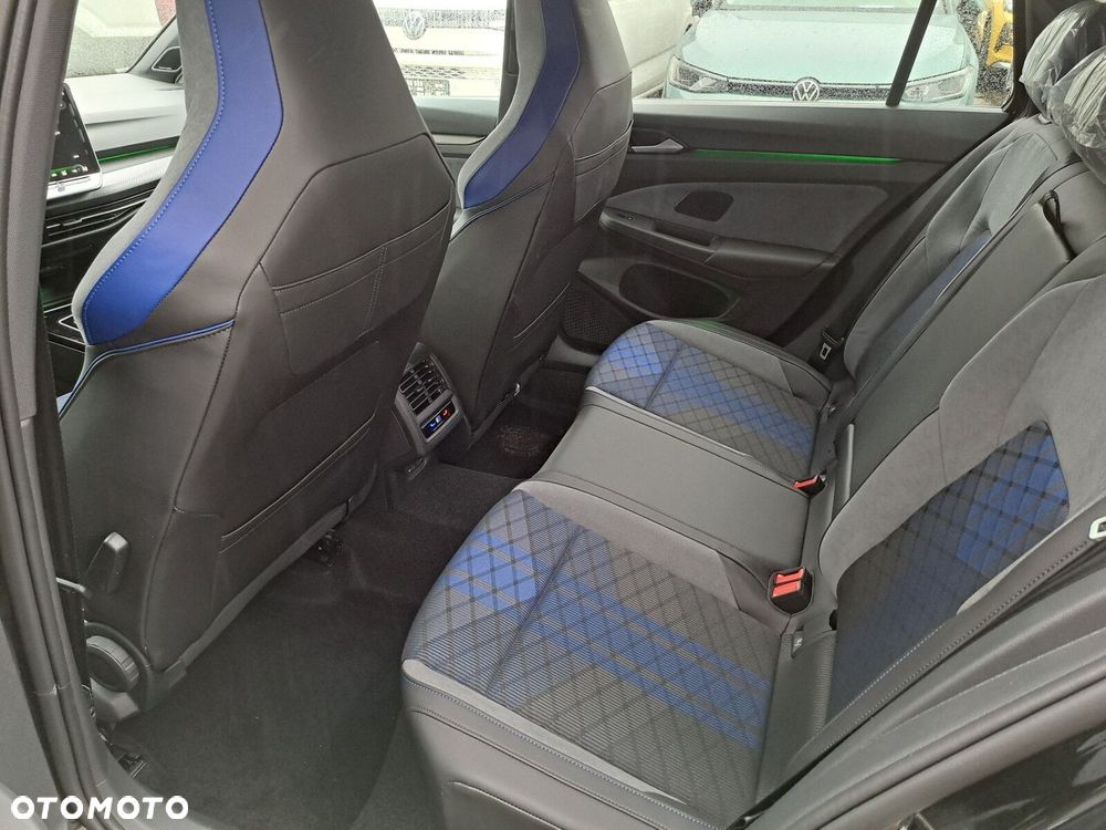 Volkswagen Golf - 10