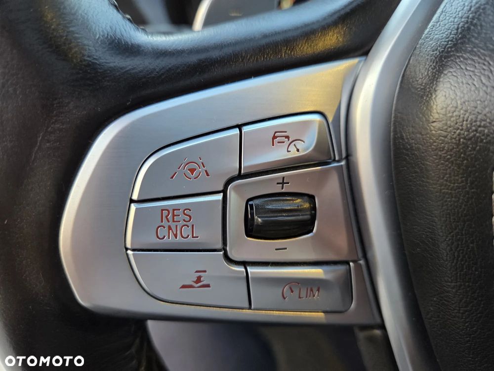 BMW Seria 7 740Li xDrive - 27