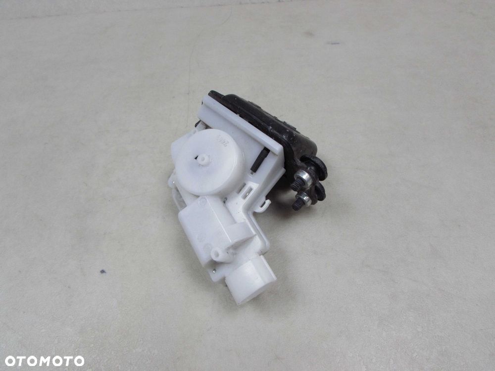 TOYOTA COROLLA E21 XII KOMBI ZAMEK KLAPY BAGAZNIKA TYL 19-23 - 2