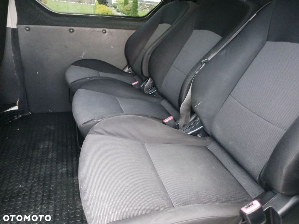 Opel Vivaro - 8