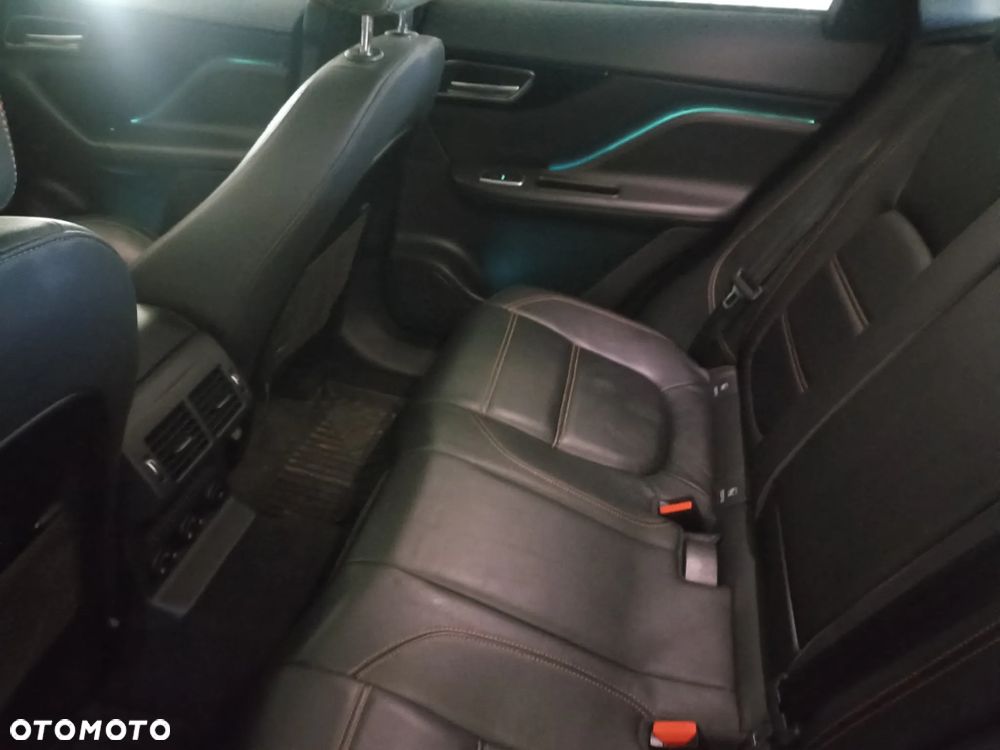 Jaguar F-Pace 2.0 i4D AWD Prestige - 9