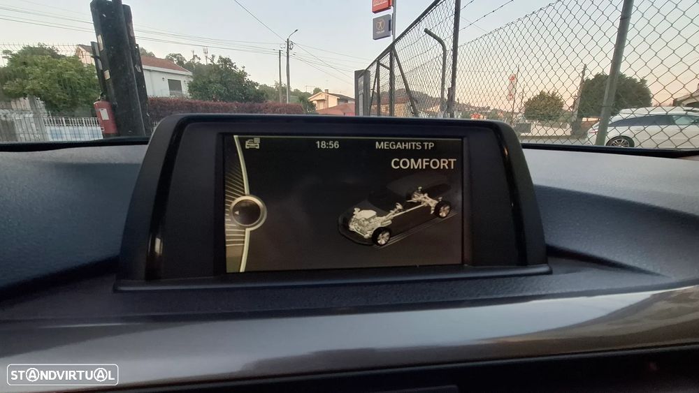 BMW 318 d Line Sport - 38