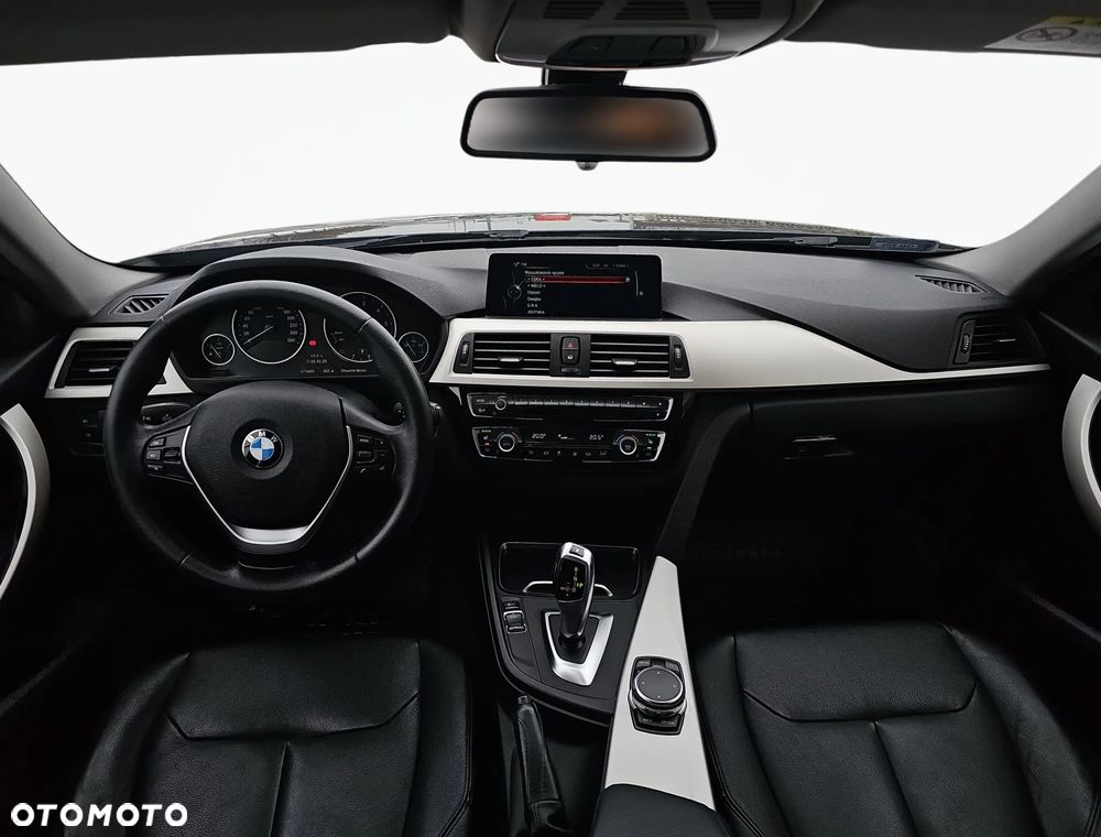 BMW Seria 3 320d Efficient Dynamics - 33