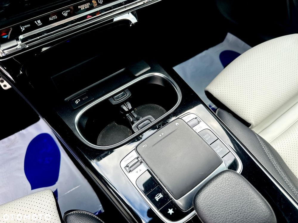 Mercedes-Benz CLA 250 4-Matic AMG Line 7G-DCT - 24