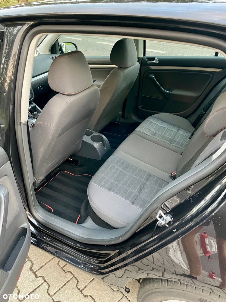 Volkswagen Golf V 1.9 TDI Comfortline DSG - 9