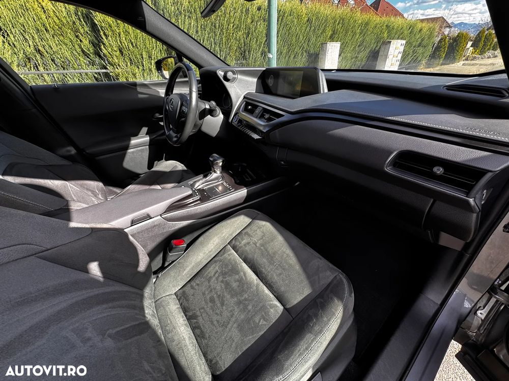 Lexus UX - 10