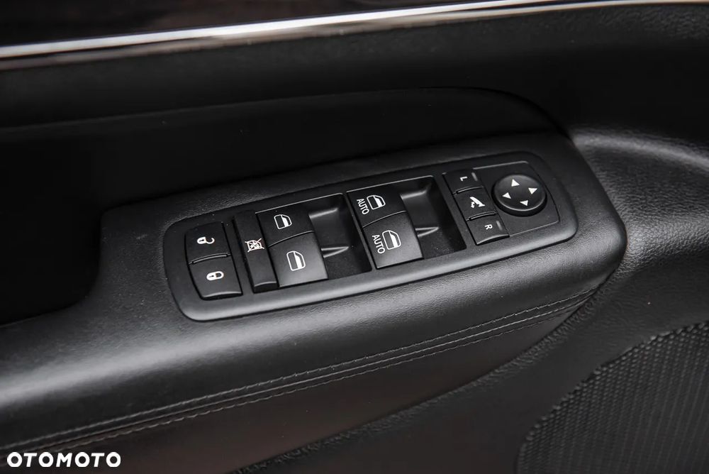 Jeep Grand Cherokee - 16