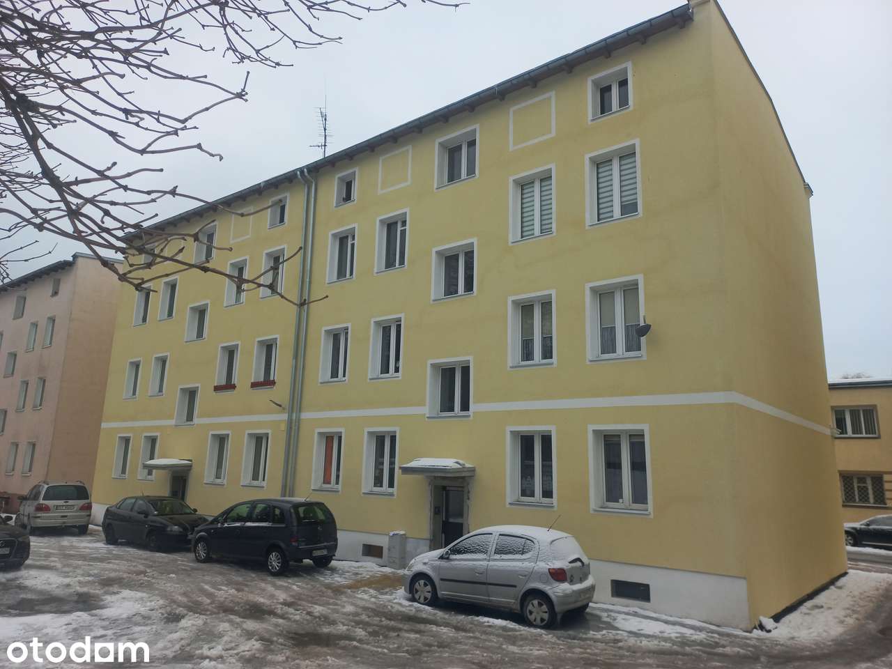 Sprzedam mieszkanie z opcją powiększenia-strych, centrum.