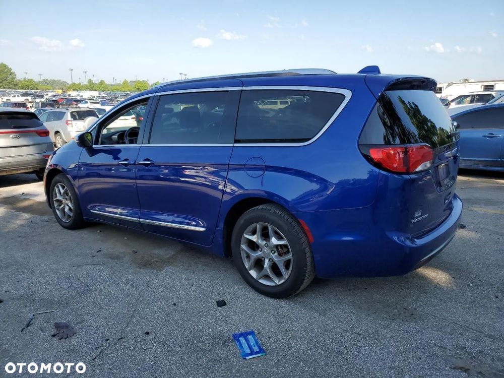 Chrysler Pacifica - 5