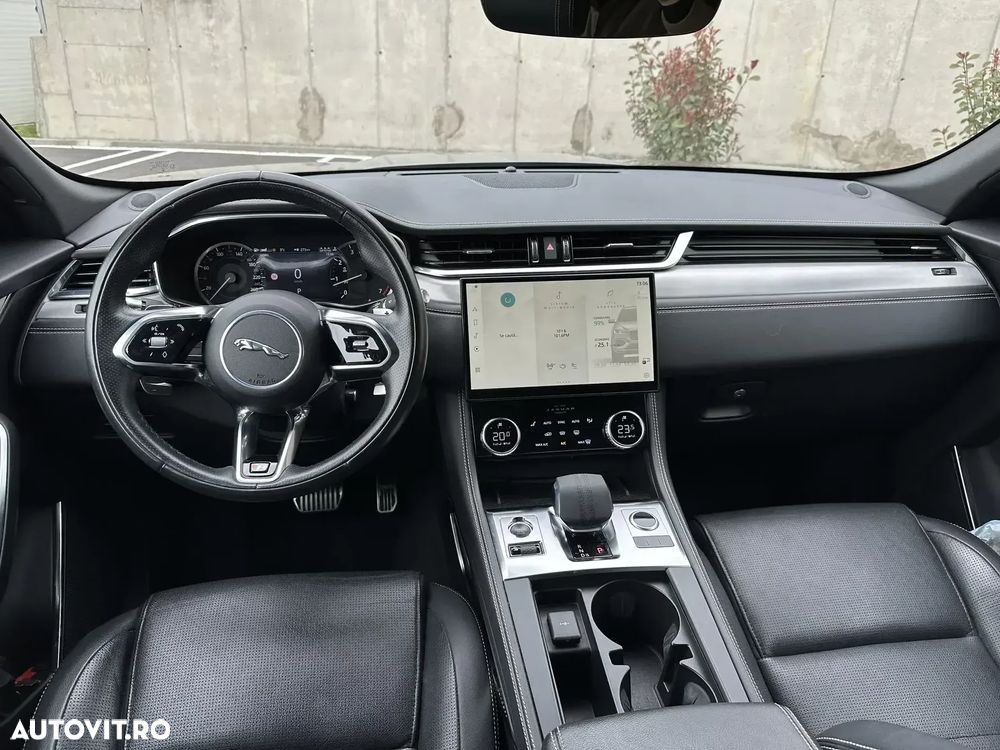 Jaguar F-Pace P250 AWD R-Dynamic SE - 8