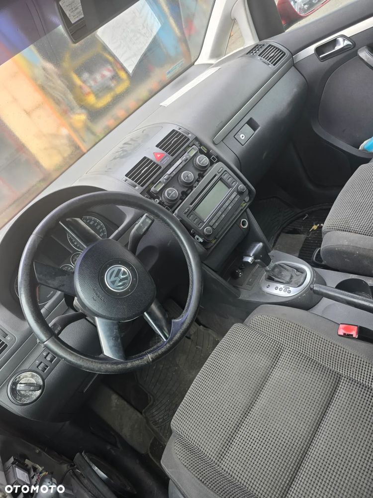 Volkswagen Touran 2.0 TDI Trendline DSG - 5