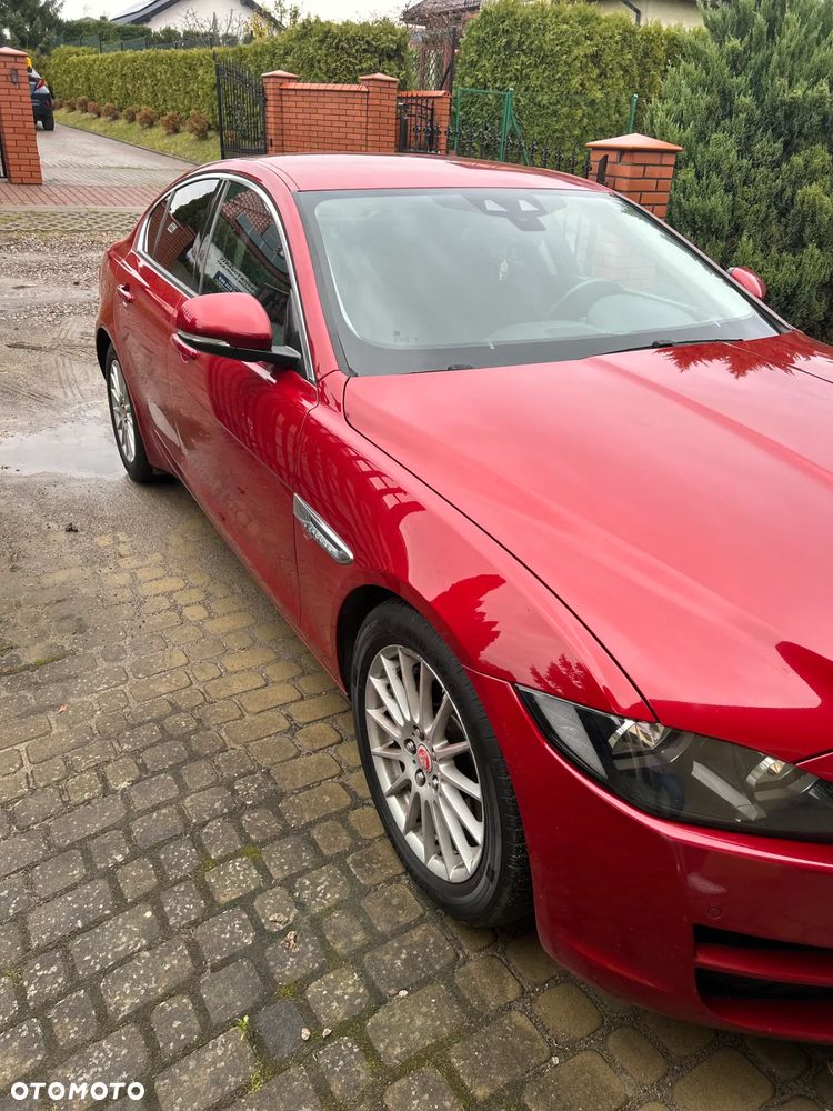 Jaguar XE 2.0 D Prestige - 3