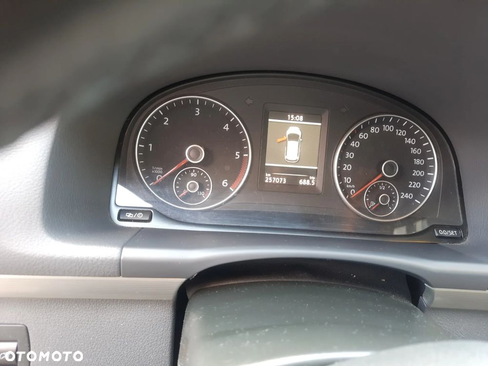 Volkswagen Touran 2.0 TDI DPF DSG Highline - 6