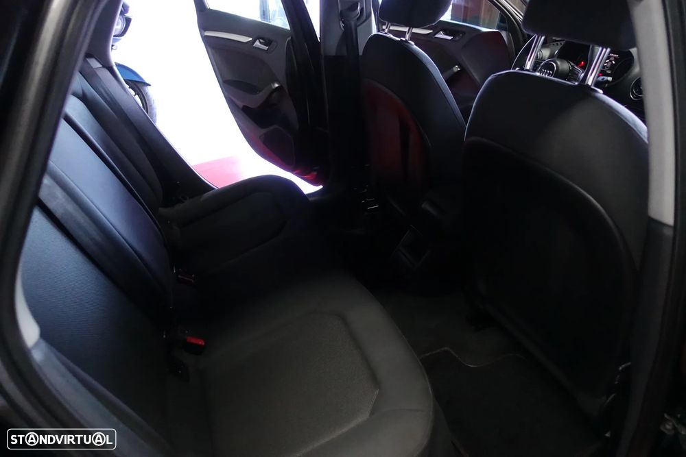 Audi A3 Limousine 30 TDI S-line - 35